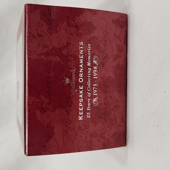 Hallmark Holiday Barbie Ornament's 1998 - Picture 6 of 6